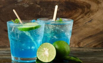  Blue Motorcycle drink 2 glasses with ice and lemon