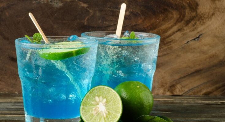  Blue Motorcycle drink 2 glasses with ice and lemon